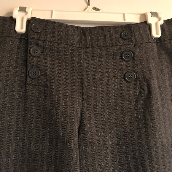 Smart Set Dress Capris - Picture 2 of 4